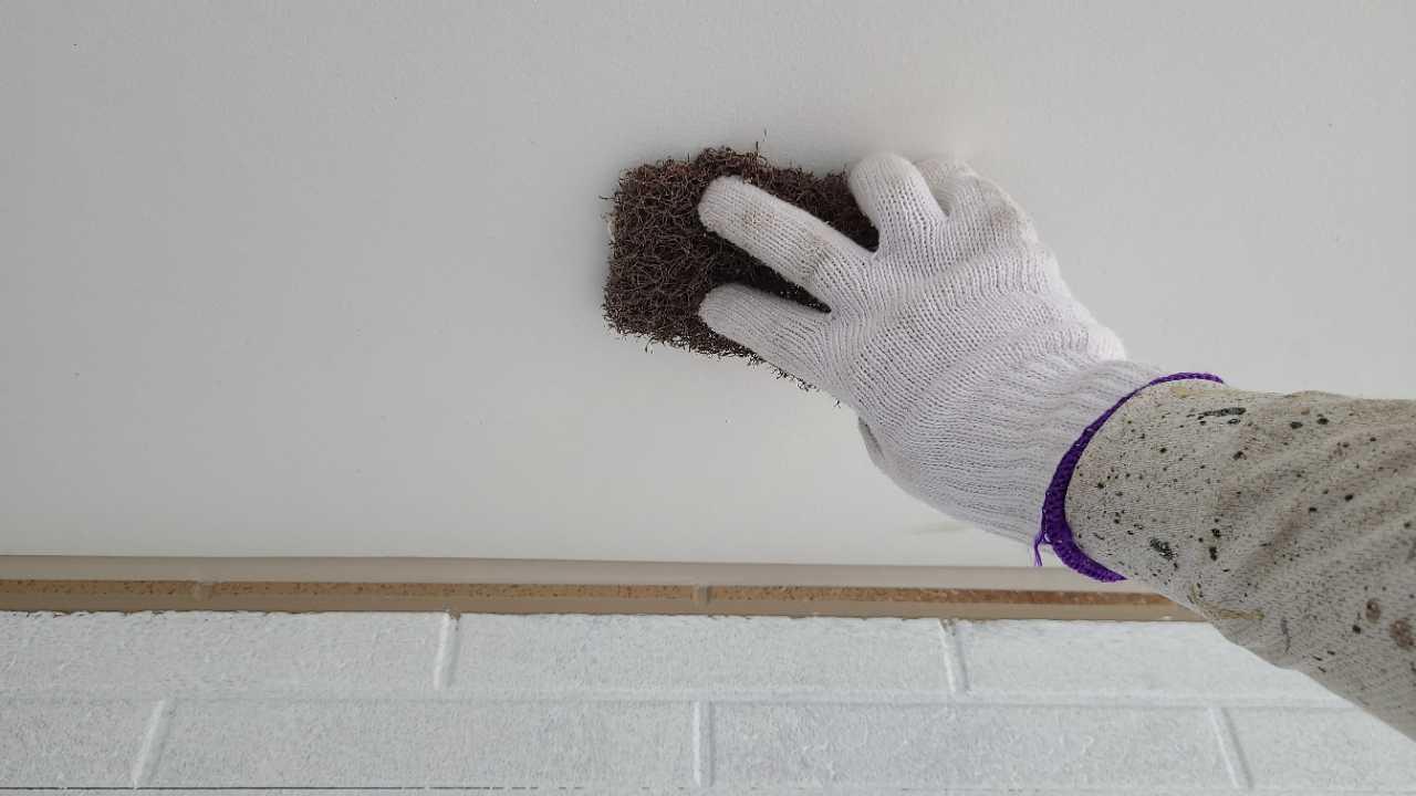 【軒天塗装】ケレン作業