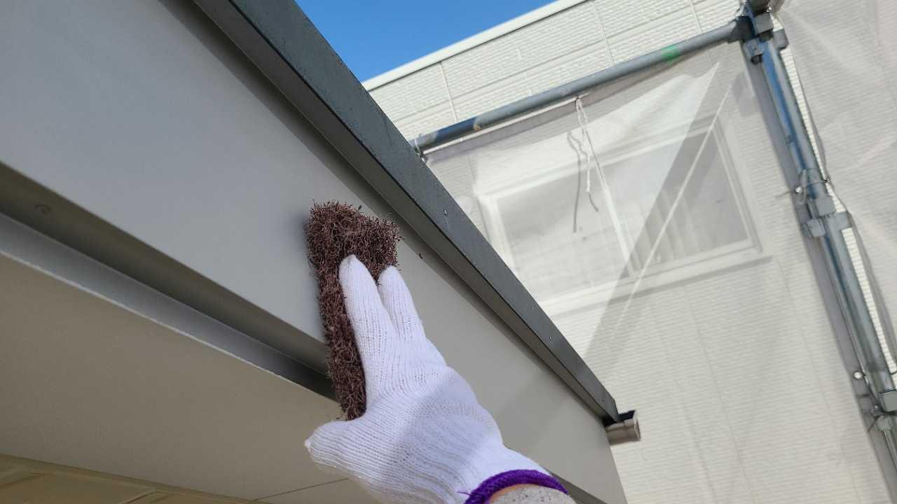 【破風・鼻隠し塗装】ケレン作業