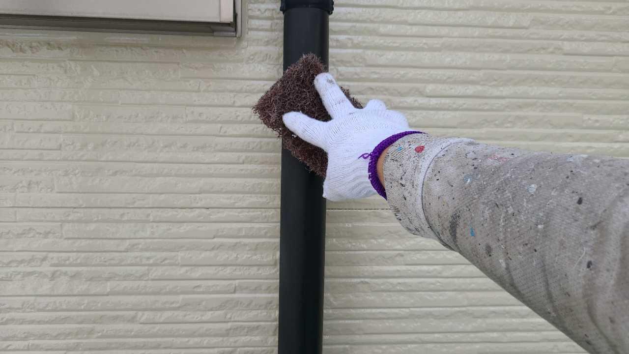 【雨樋塗装】ケレン作業