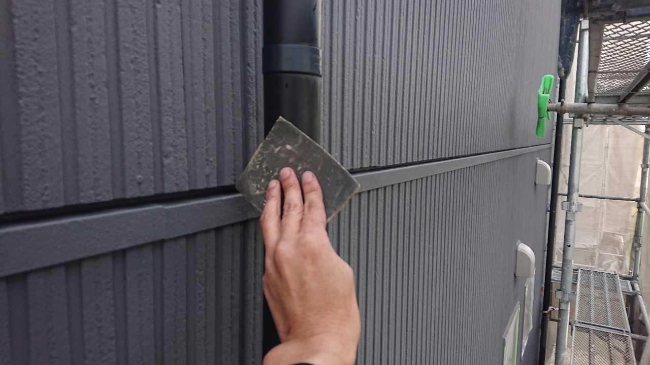 【雨樋塗装】ケレン作業