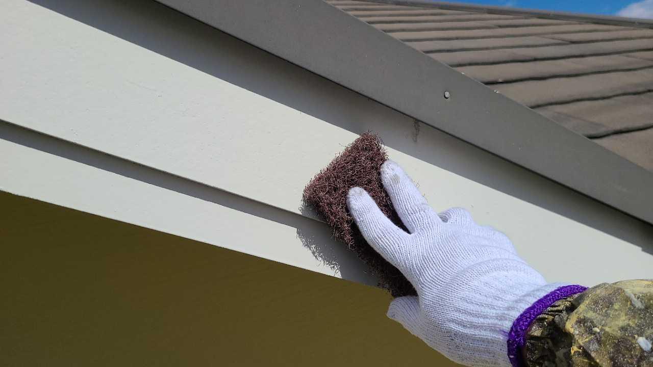 【破風・鼻隠し塗装】ケレン作業