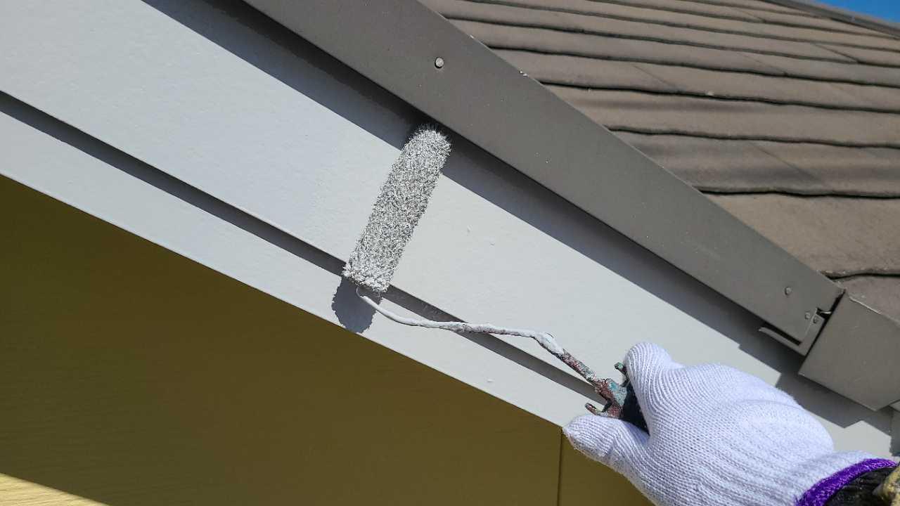 【破風・鼻隠し塗装】上塗り