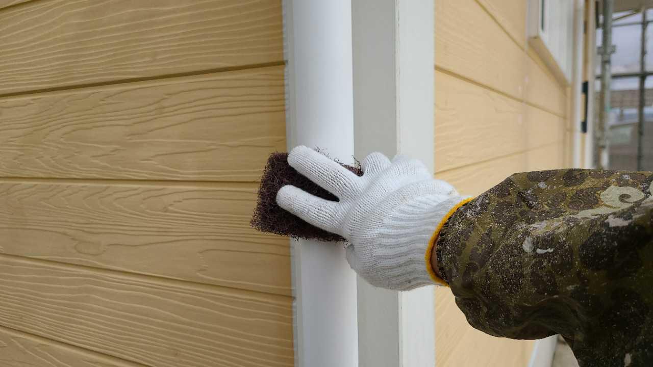 【雨樋塗装】ケレン作業