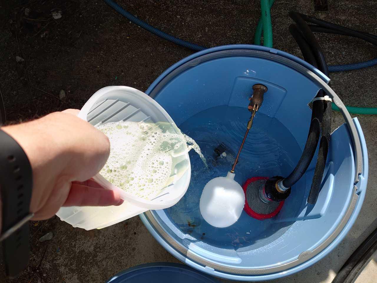 【バイオ洗剤準備】原液混入
