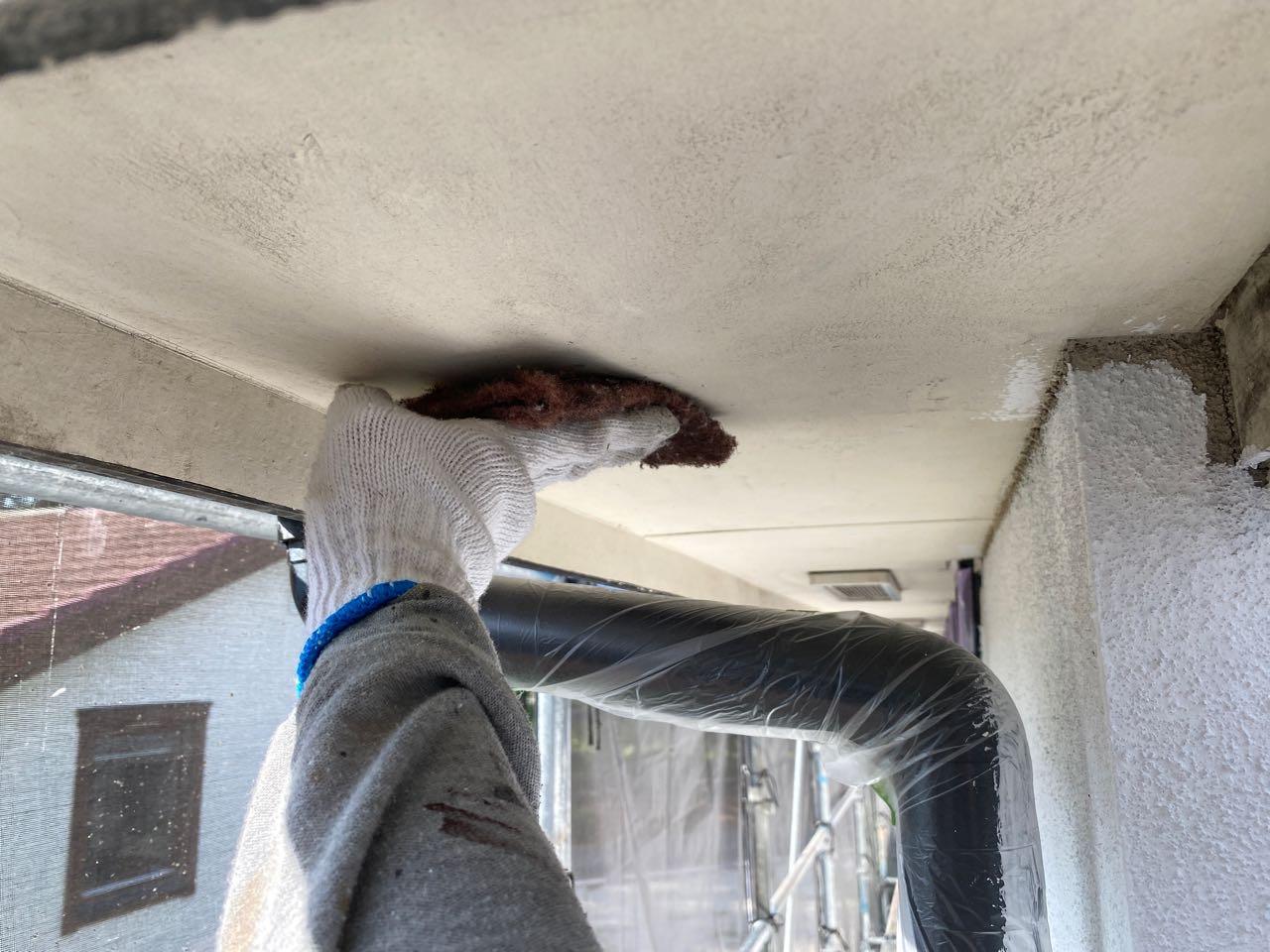 【軒天塗装】ケレン作業