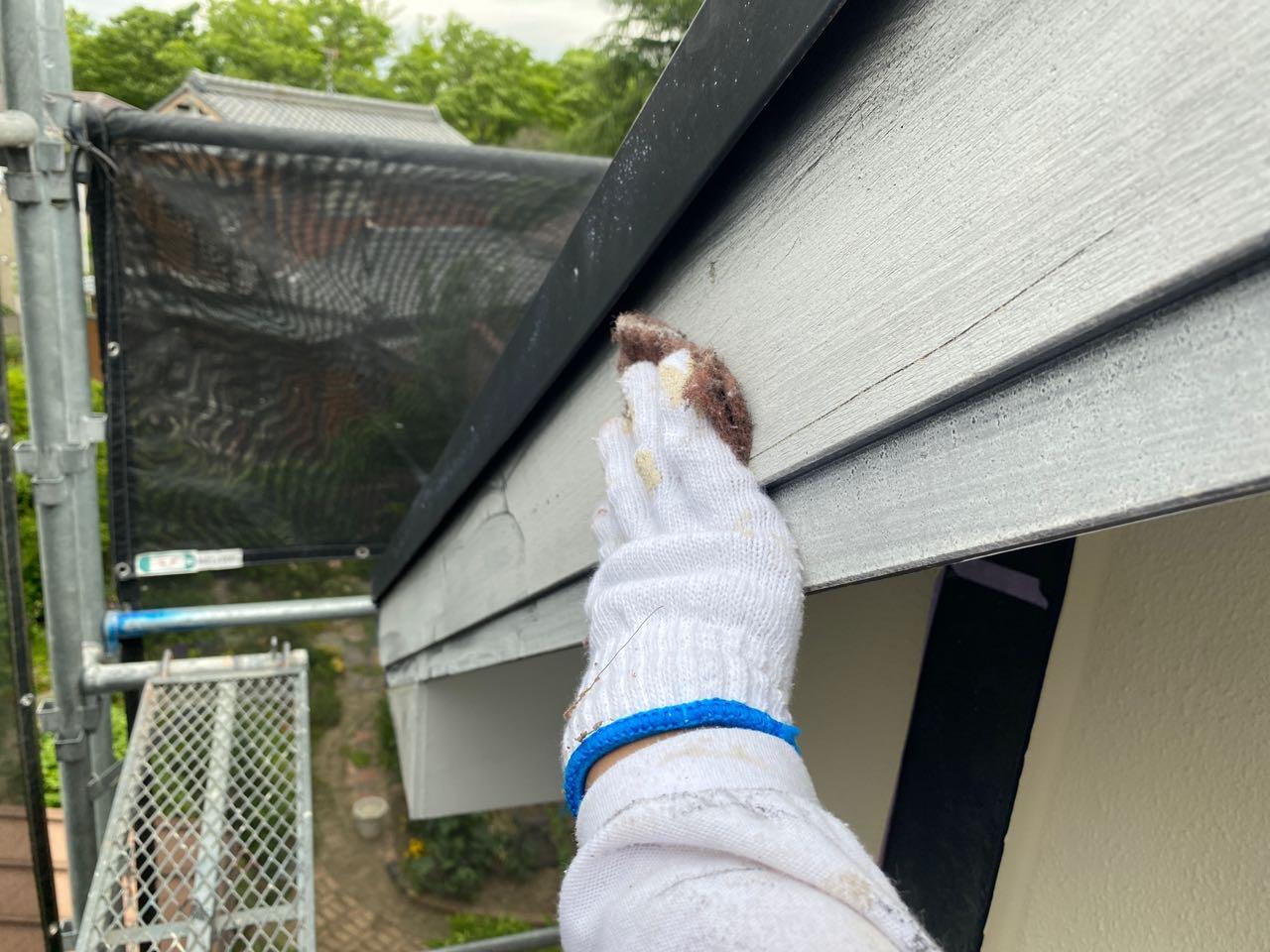 【破風・鼻隠し塗装】ケレン作業