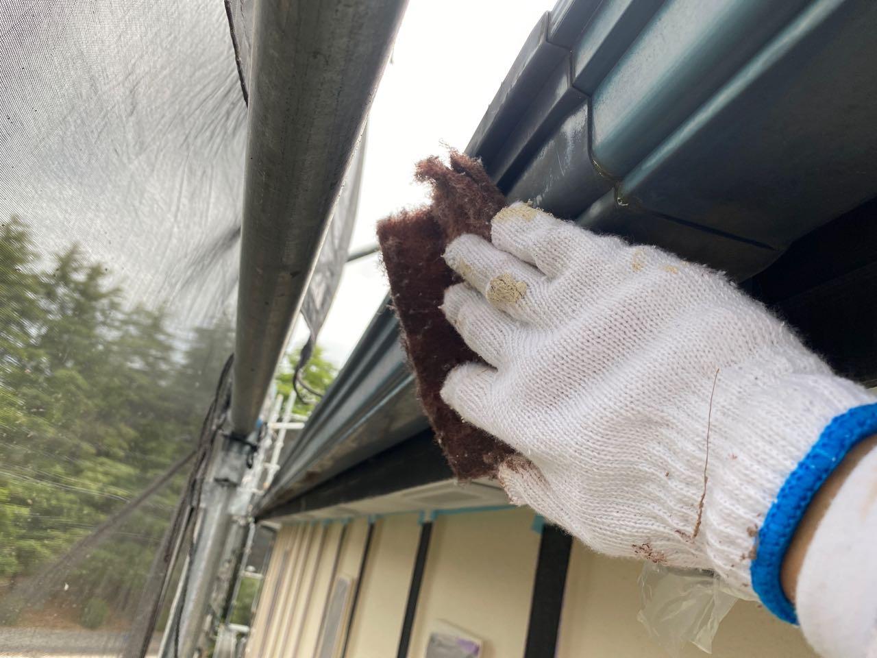 【雨樋塗装】ケレン作業