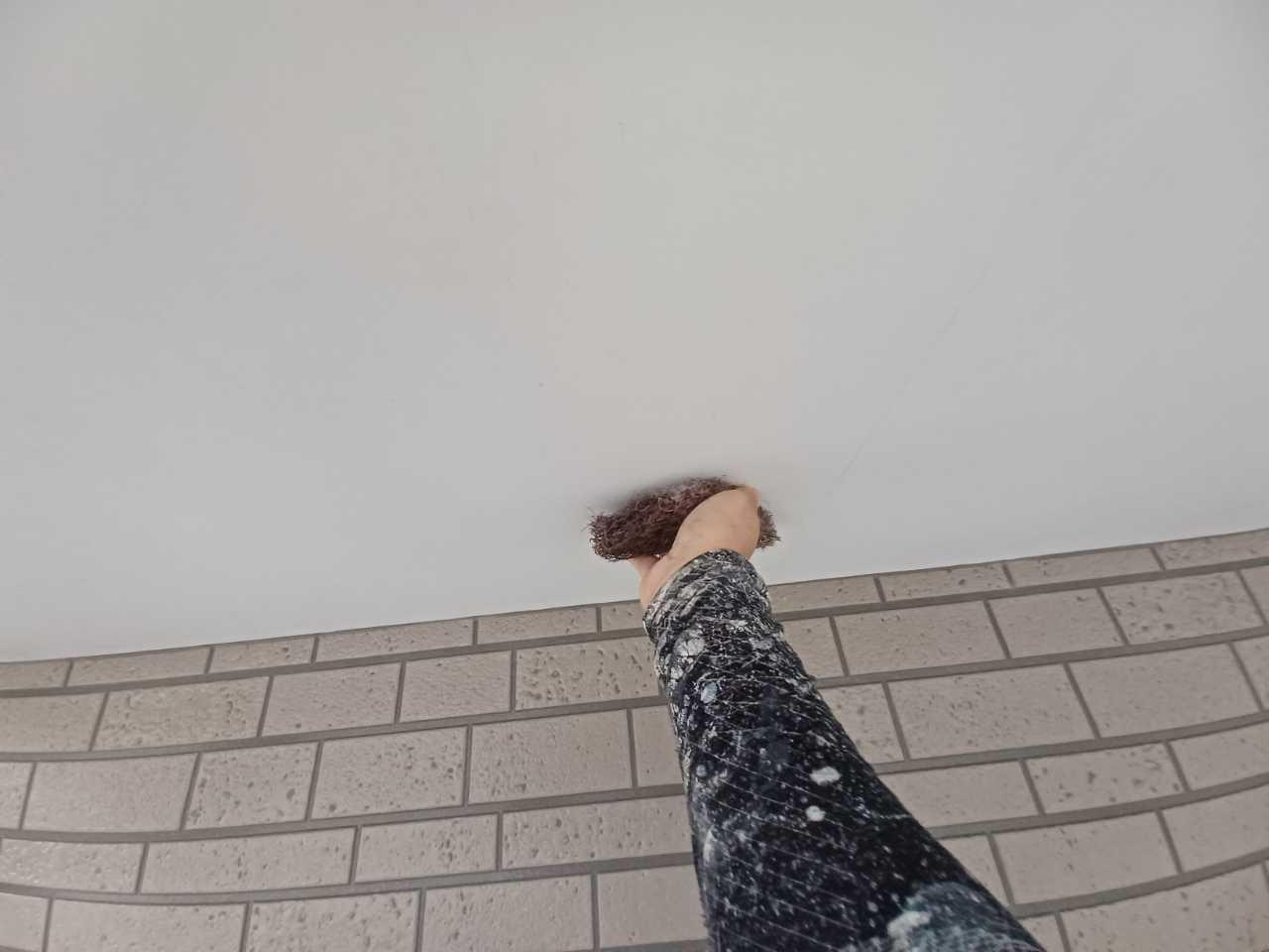 【軒天塗装】ケレン作業