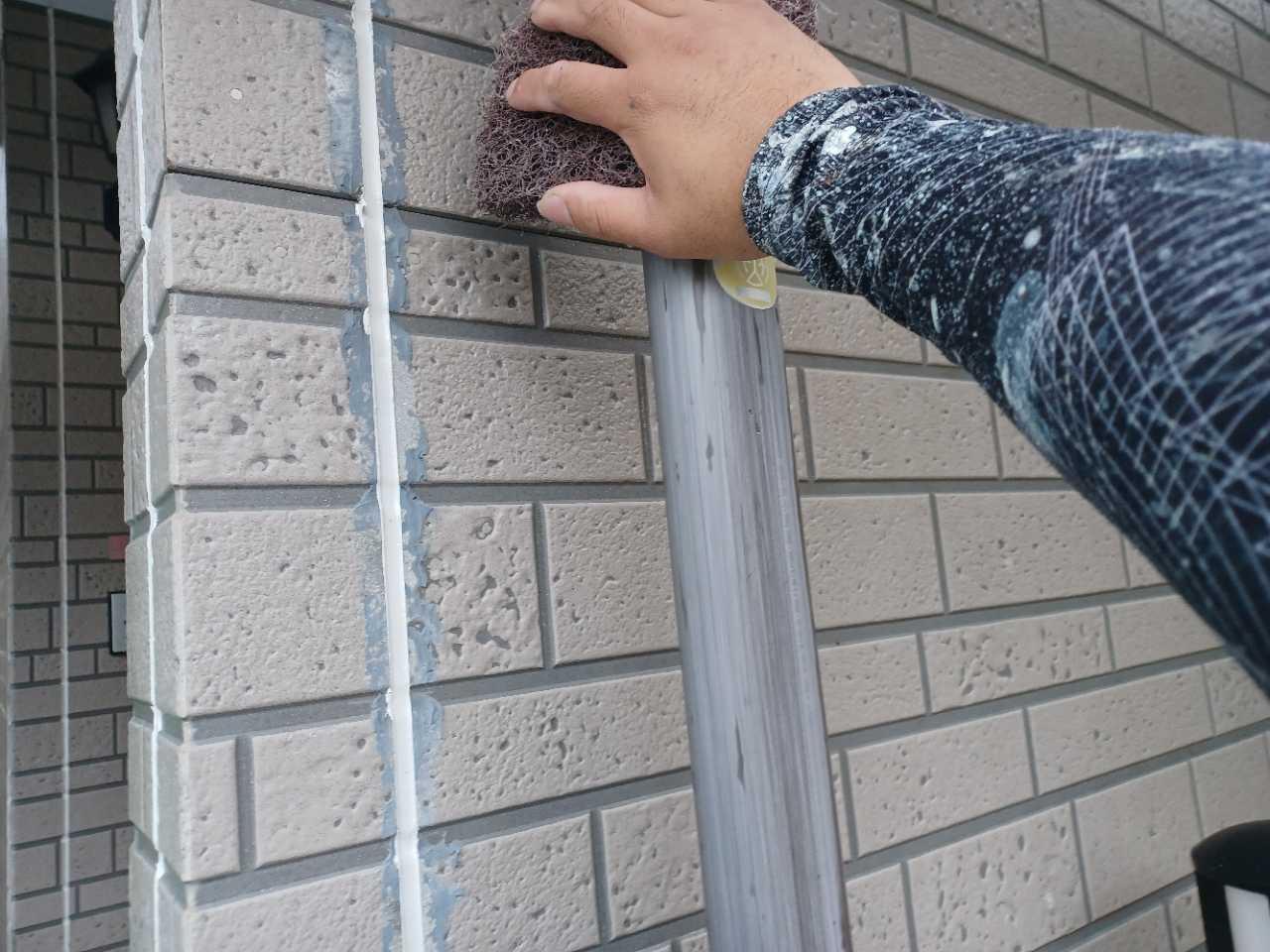 【雨樋塗装】ケレン作業