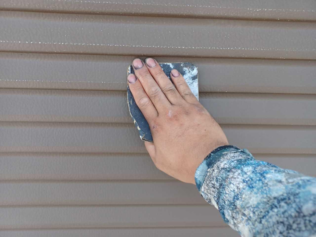 【雨戸塗装】ケレン作業