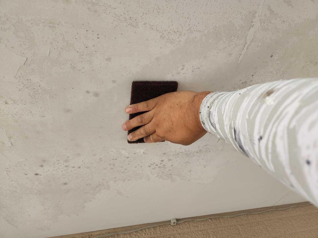 【軒天塗装】ケレン作業