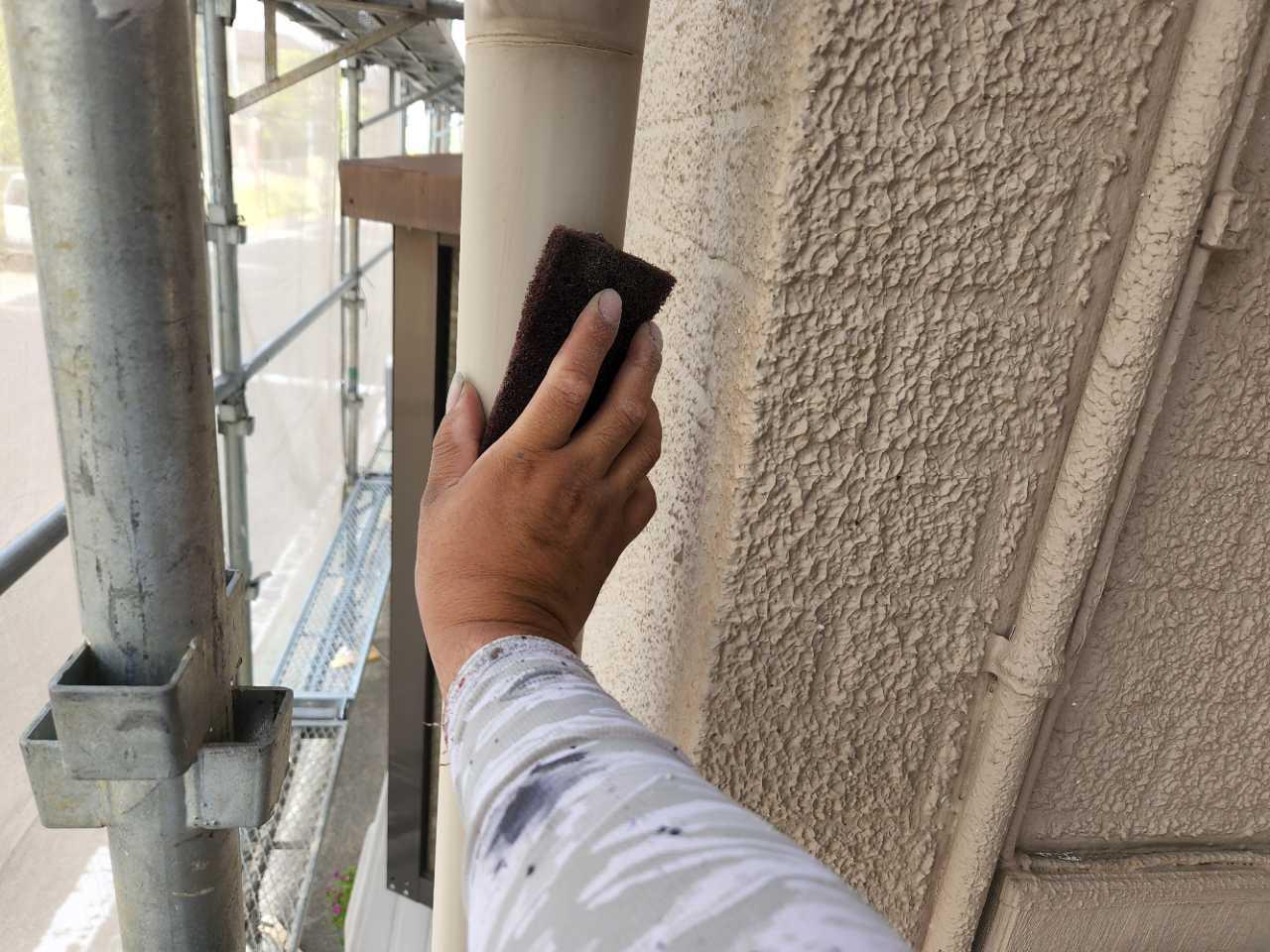 【雨樋塗装】ケレン作業