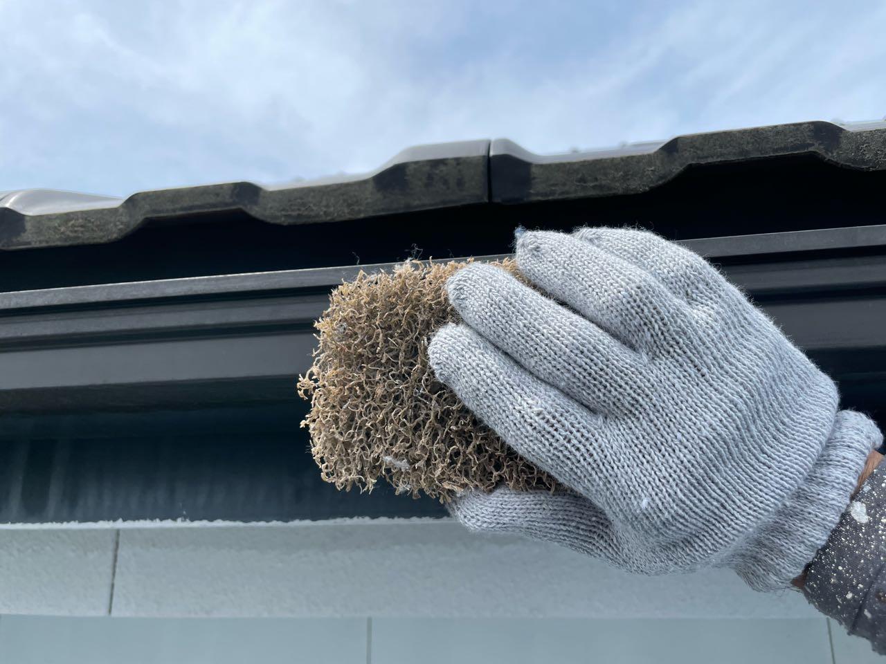 【雨樋塗装】ケレン作業