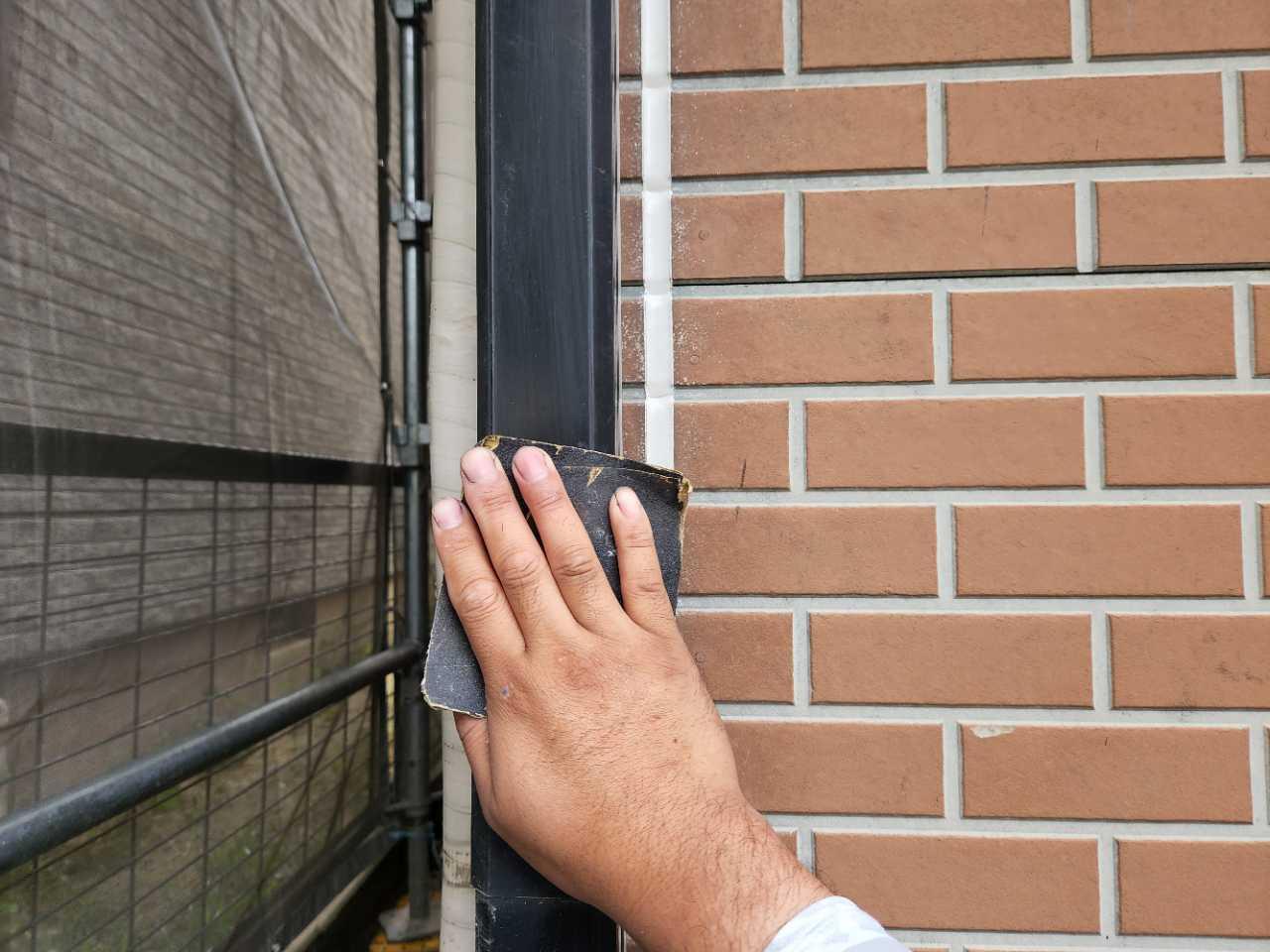 【雨樋塗装】ケレン作業