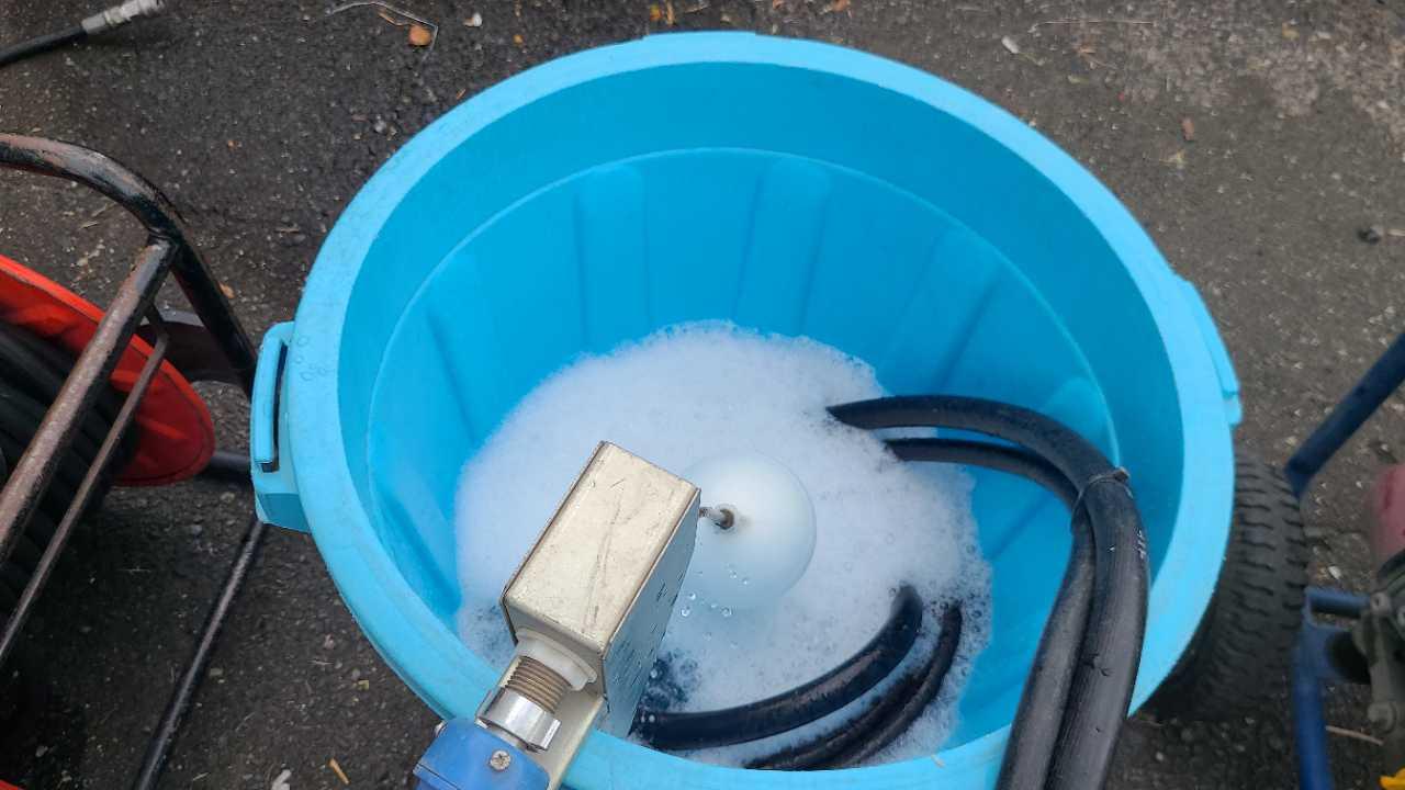 【バイオ洗剤準備】洗浄液攪拌