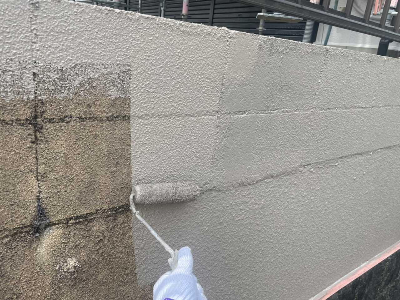 【擁壁塗装】仕上げ塗装1回目