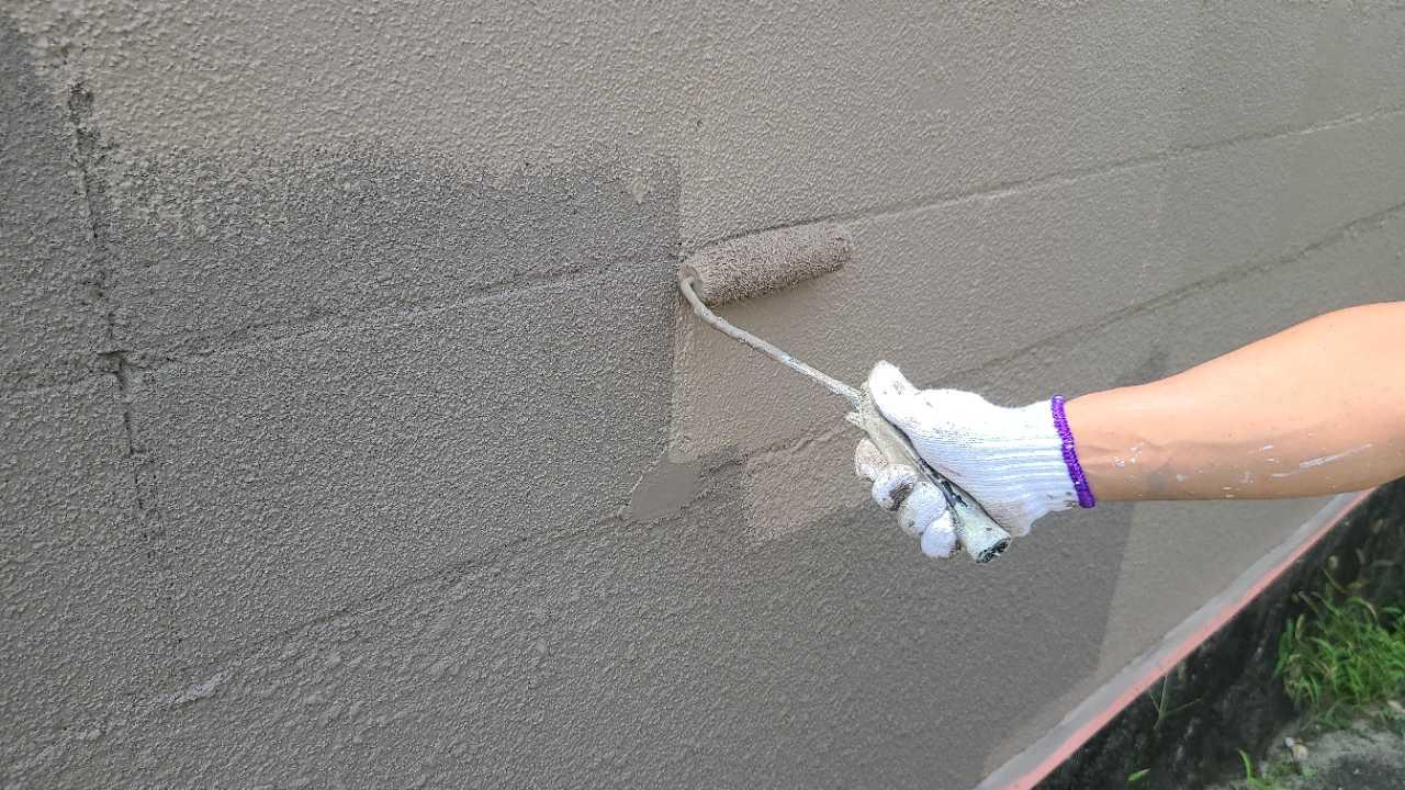 【擁壁塗装】仕上げ塗装2回目