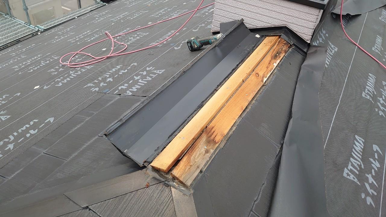 【屋根板金工事】棟撤去