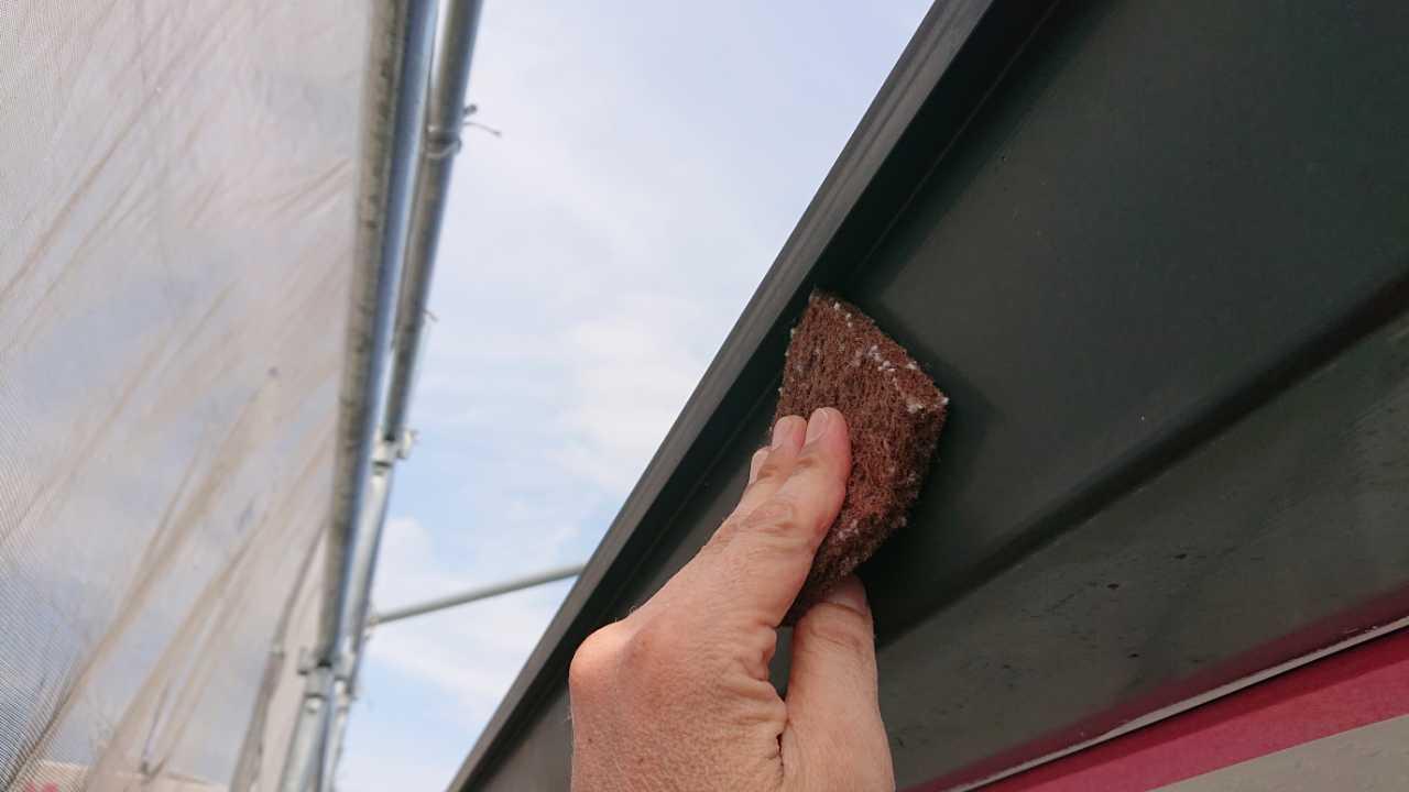 【破風・鼻隠し塗装】ケレン作業