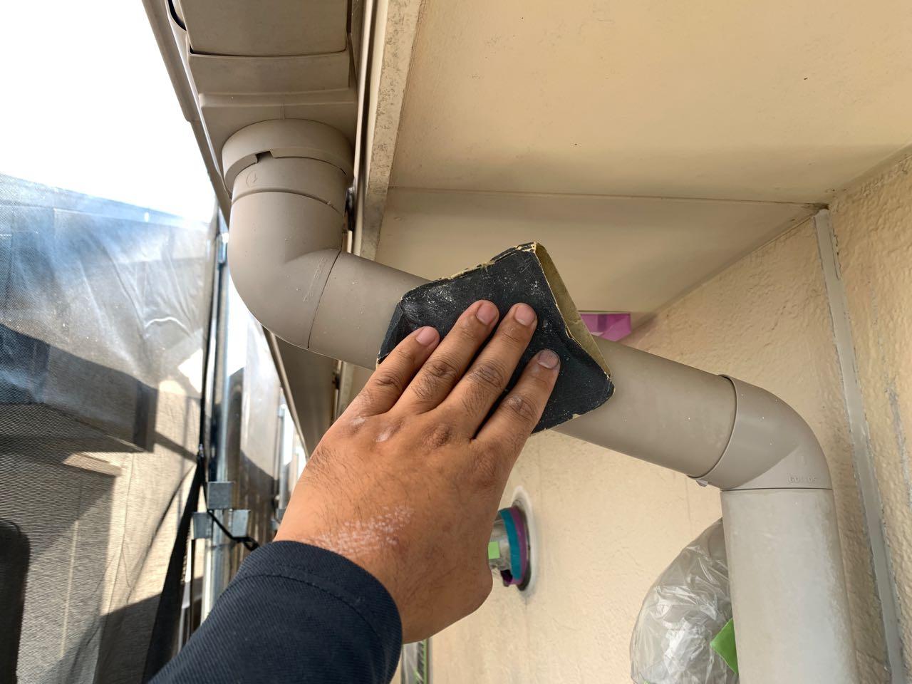 【雨樋塗装】ケレン作業