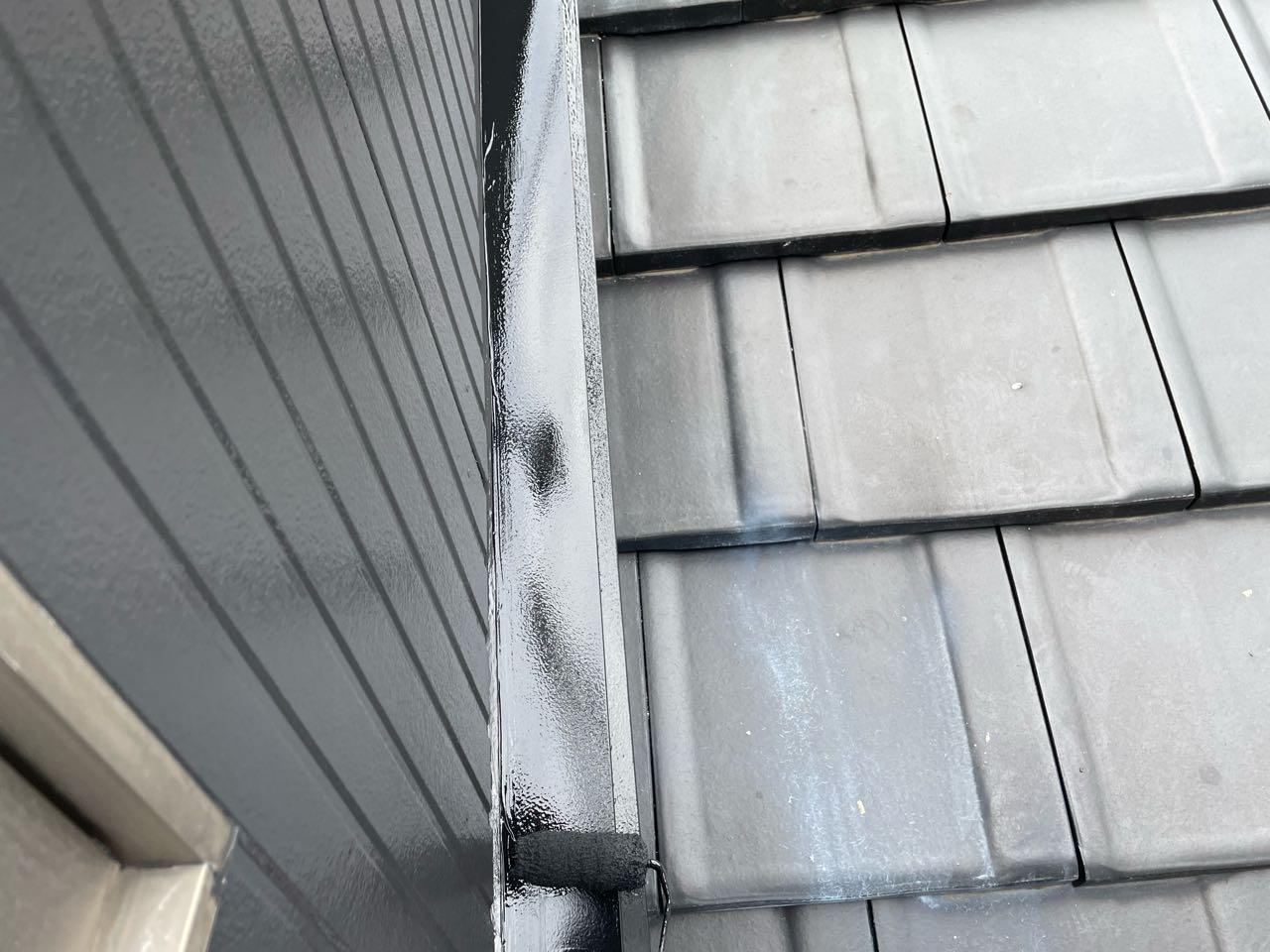 【屋根棟板金塗装】仕上げ塗装2回目