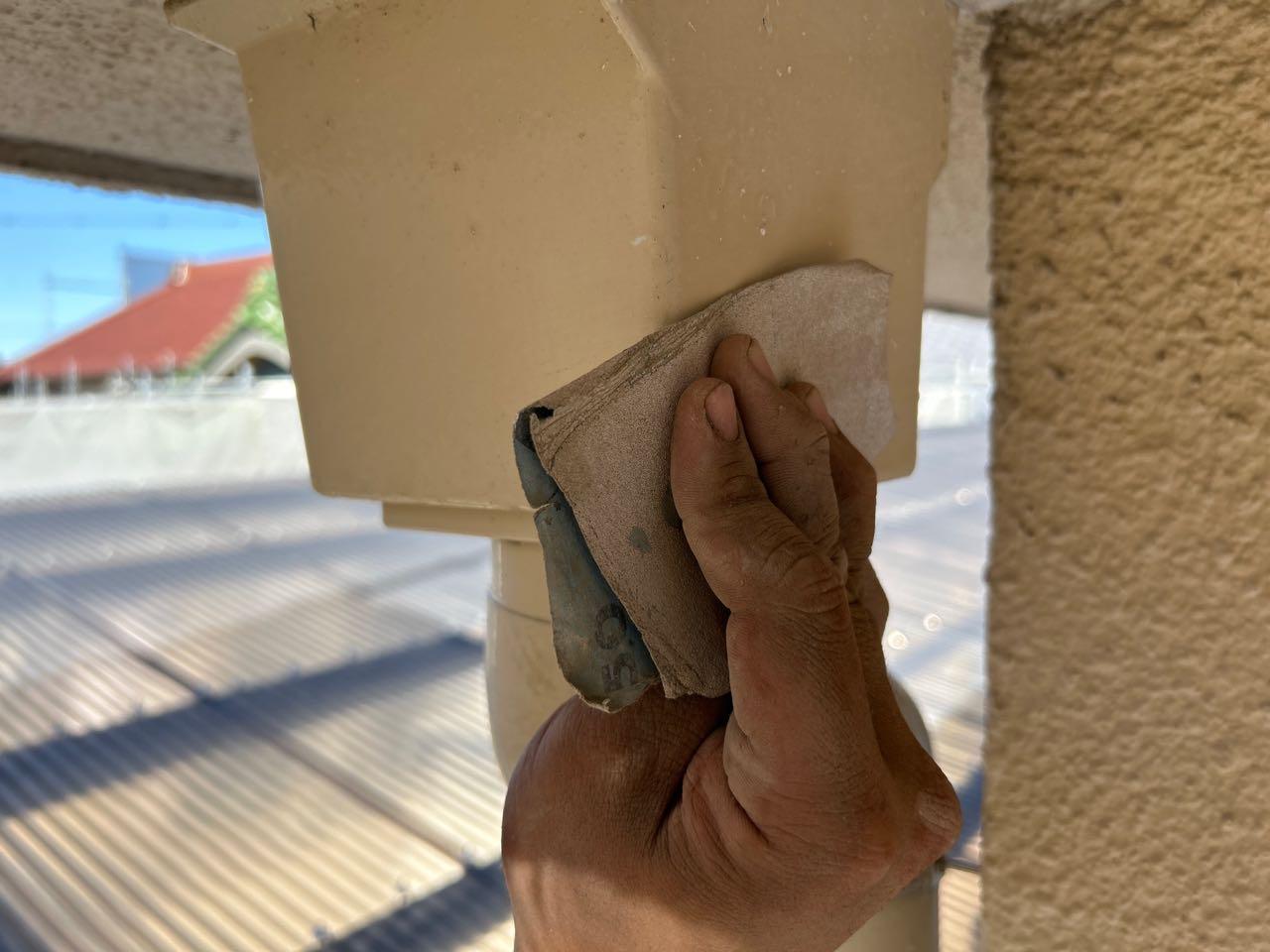 【雨樋塗装】ケレン作業