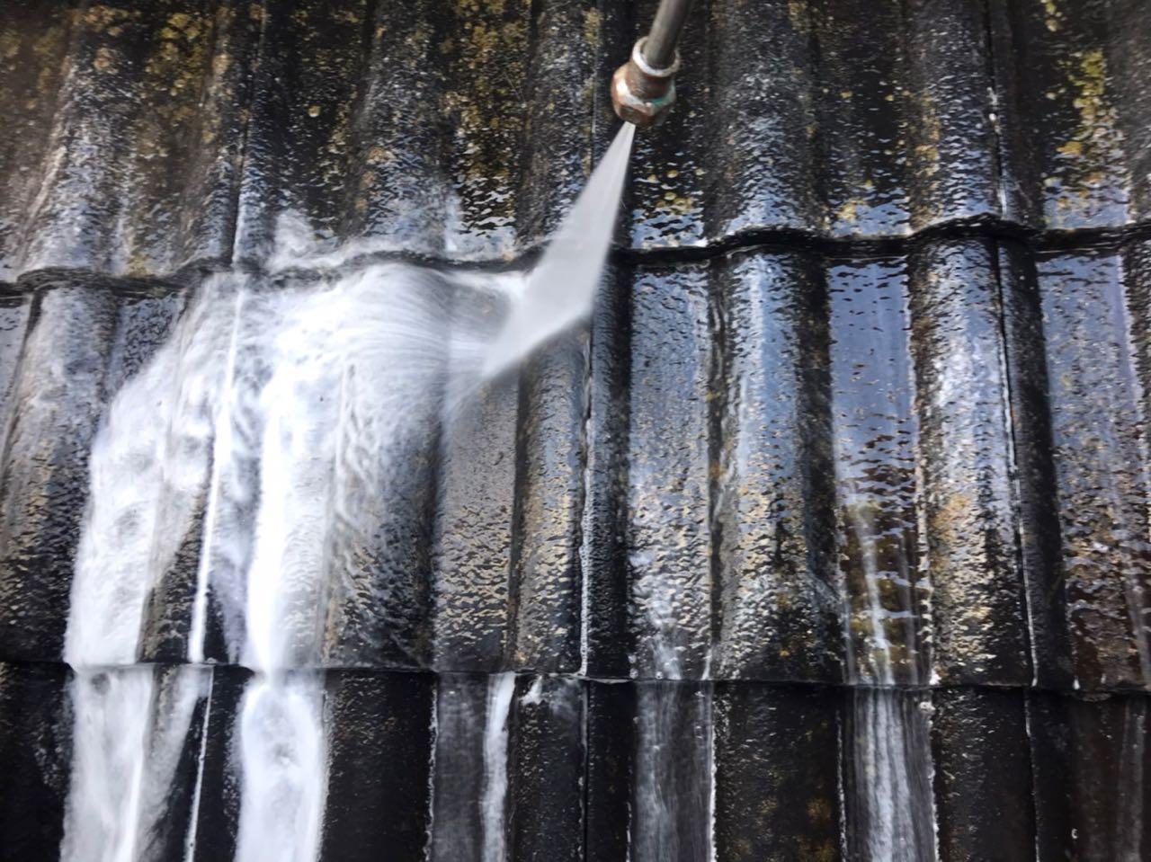 【屋根洗浄】バイオ洗剤塗布