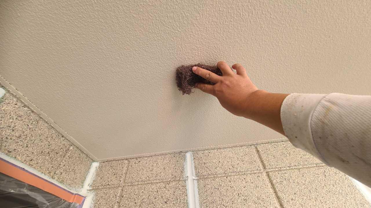 【軒天塗装】ケレン作業