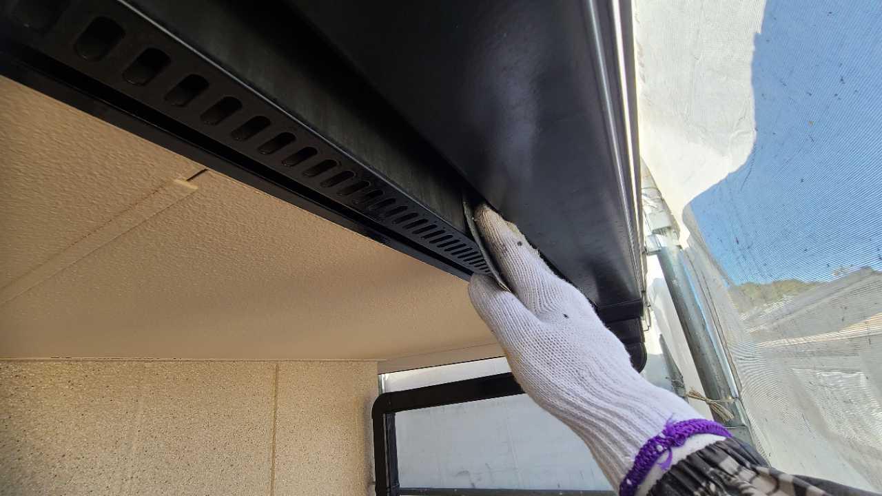 【破風・鼻隠し塗装】ケレン作業