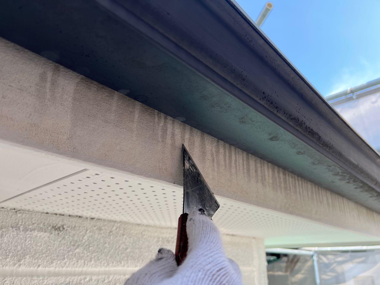 【破風・鼻隠し塗装】ケレン作業