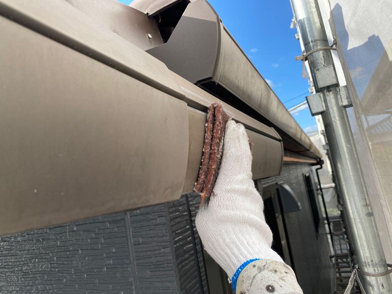 【雨樋塗装】ケレン作業