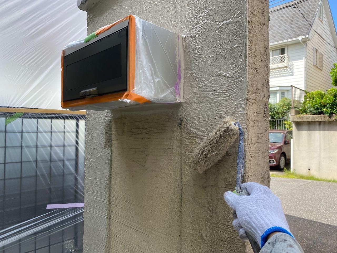 【擁壁塗装】仕上げ塗装1回目