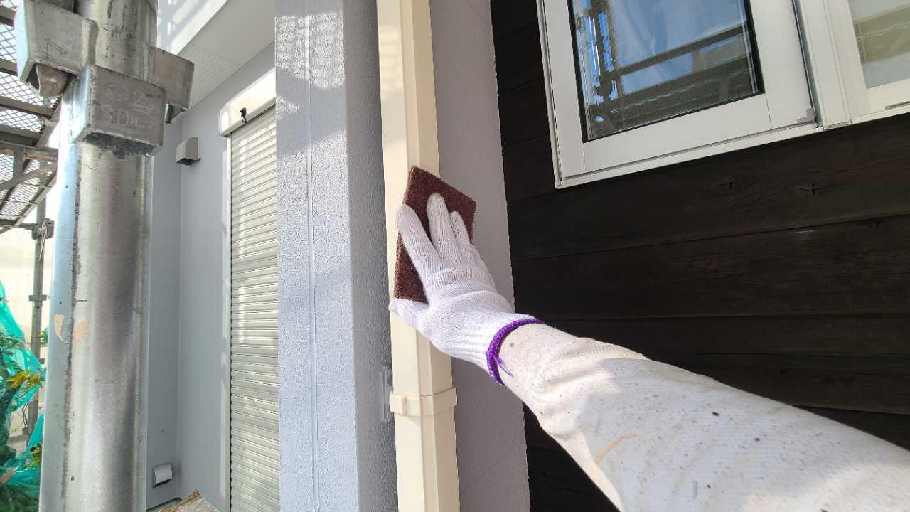 【雨樋塗装】ケレン作業