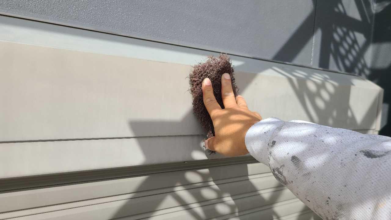 【シャッターボックス塗装】ケレン作業