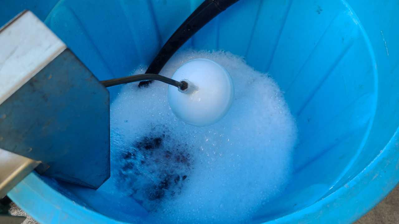 【バイオ洗剤準備】洗浄液攪拌