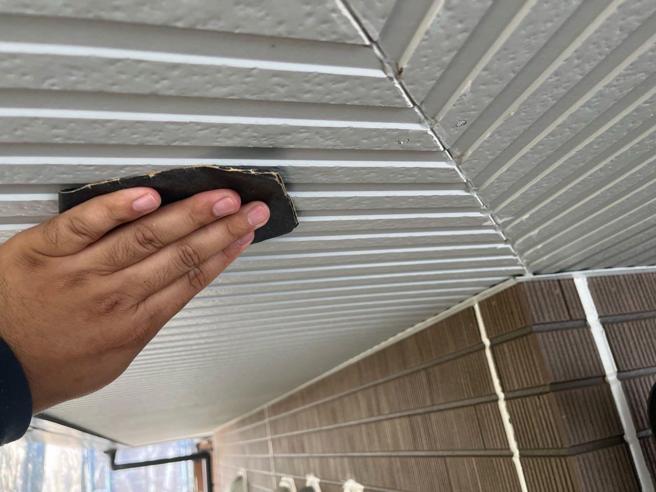 【軒天塗装】ケレン作業