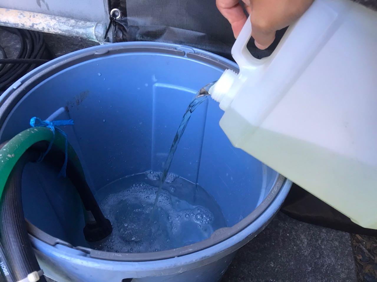 【バイオ洗剤準備】原液混入