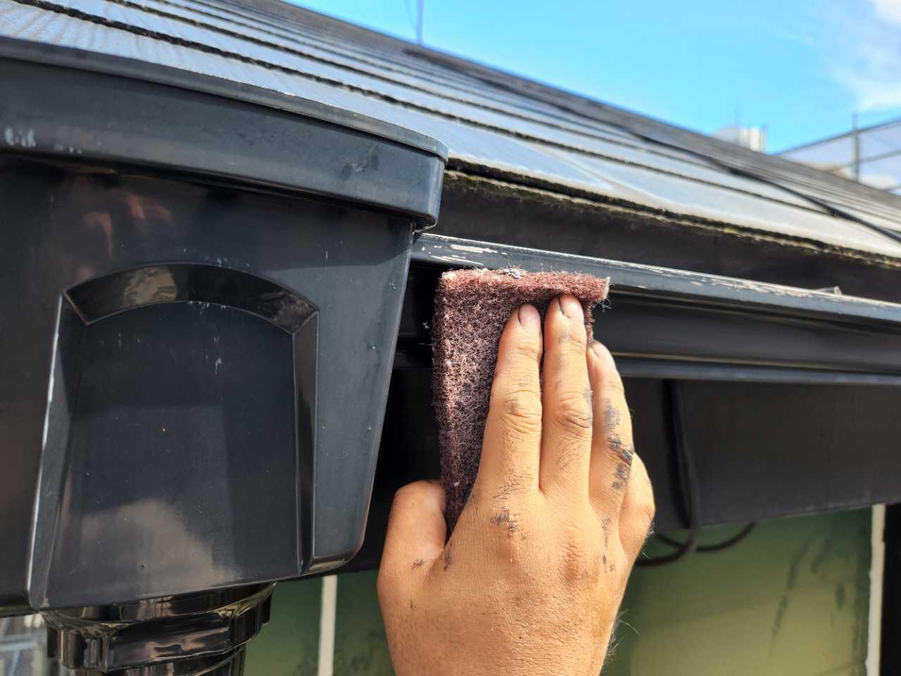 【雨樋塗装】ケレン作業