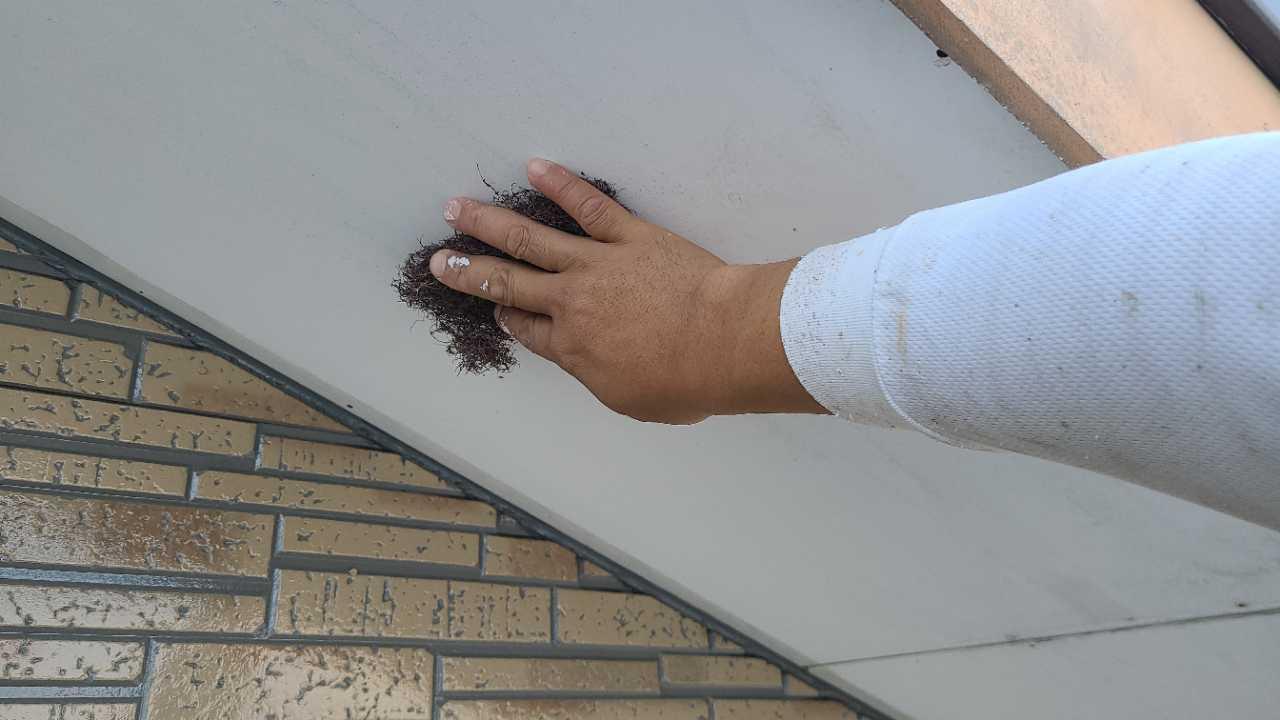 【軒天塗装】ケレン作業