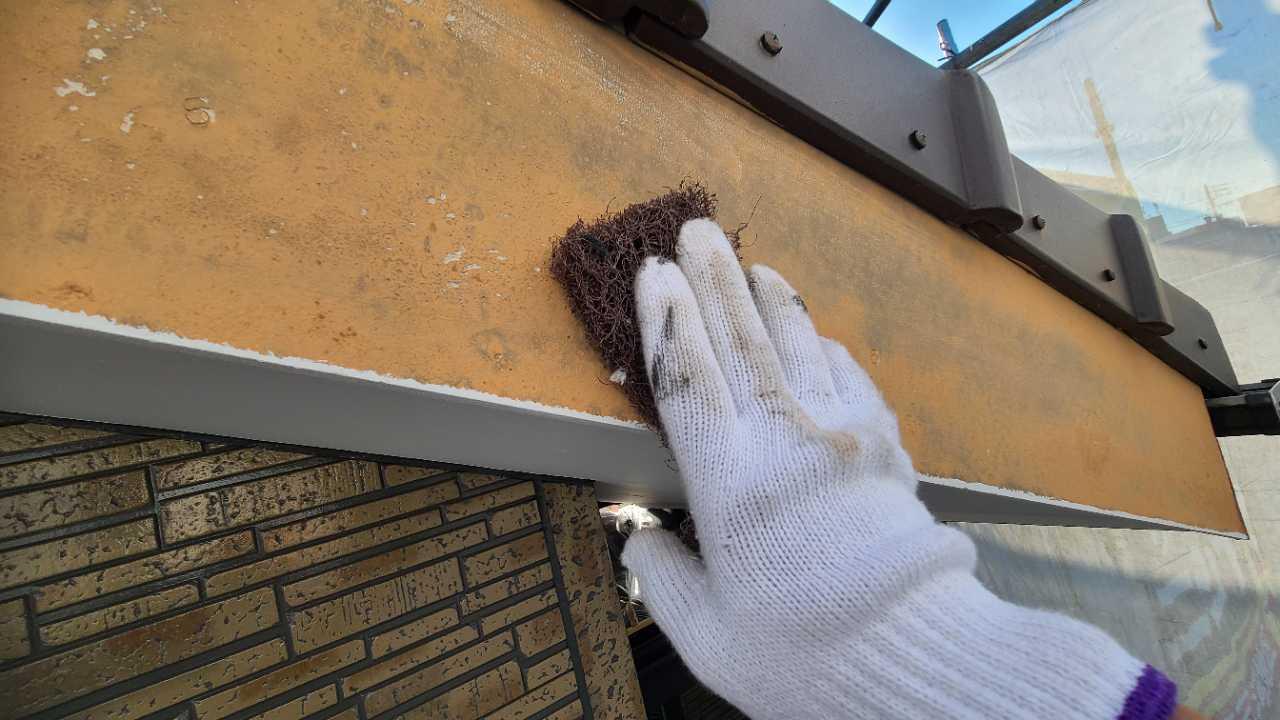 【破風・鼻隠し塗装】ケレン作業