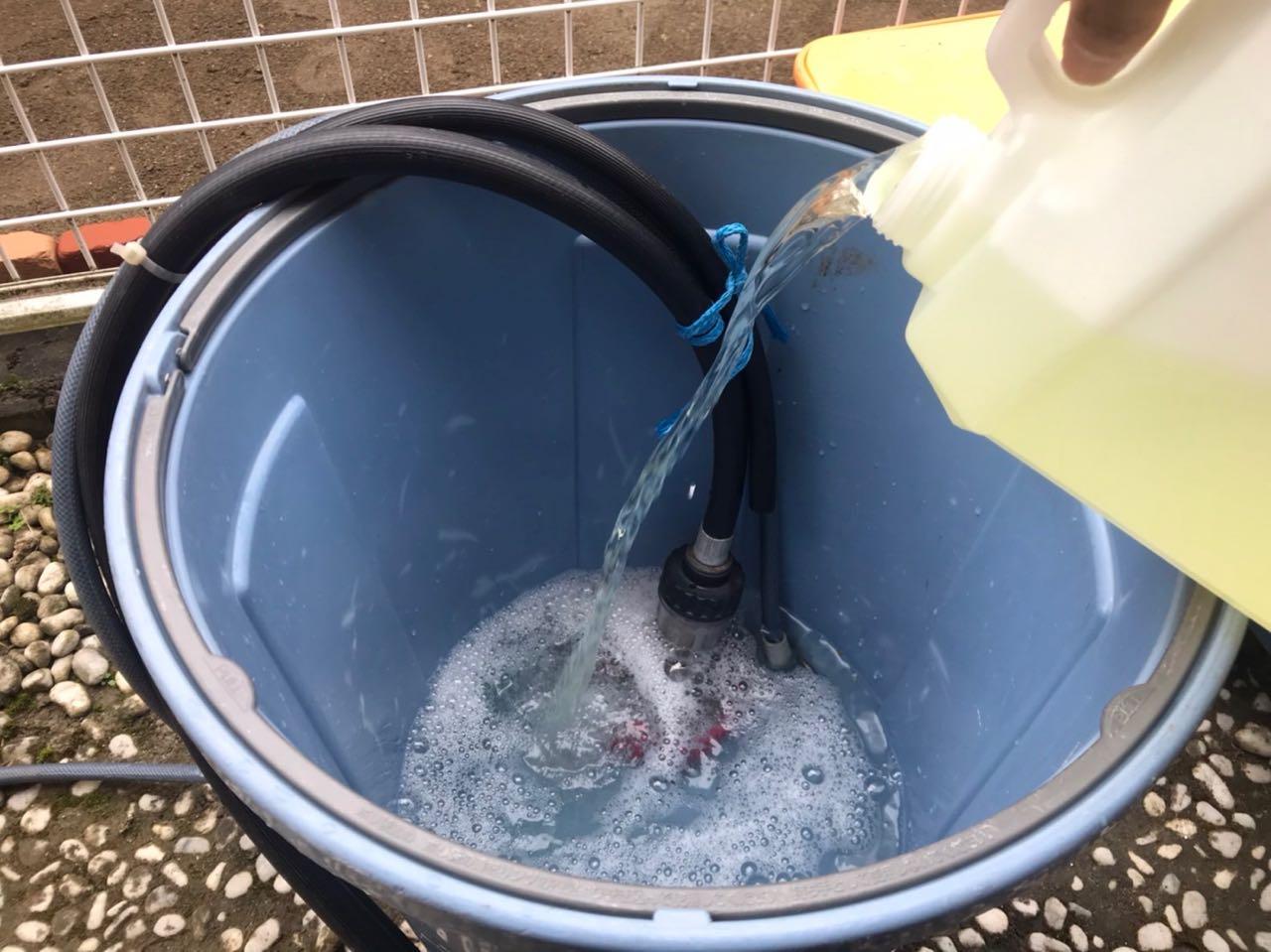 【バイオ洗剤準備】原液混入