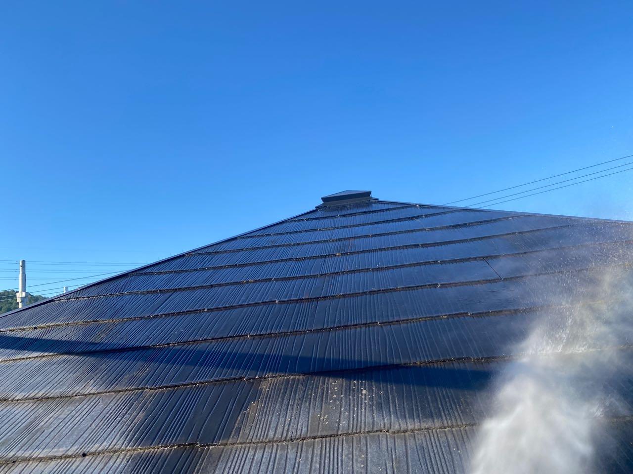 【屋根洗浄】バイオ洗剤塗布