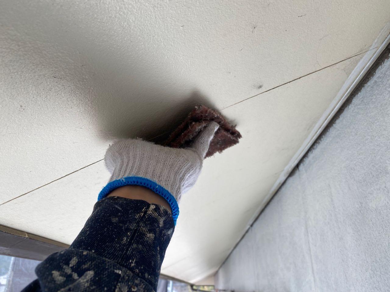 【軒天塗装】ケレン作業