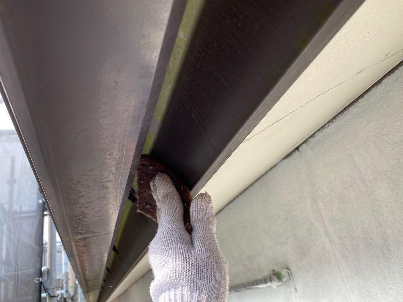 【破風・鼻隠し塗装】ケレン作業