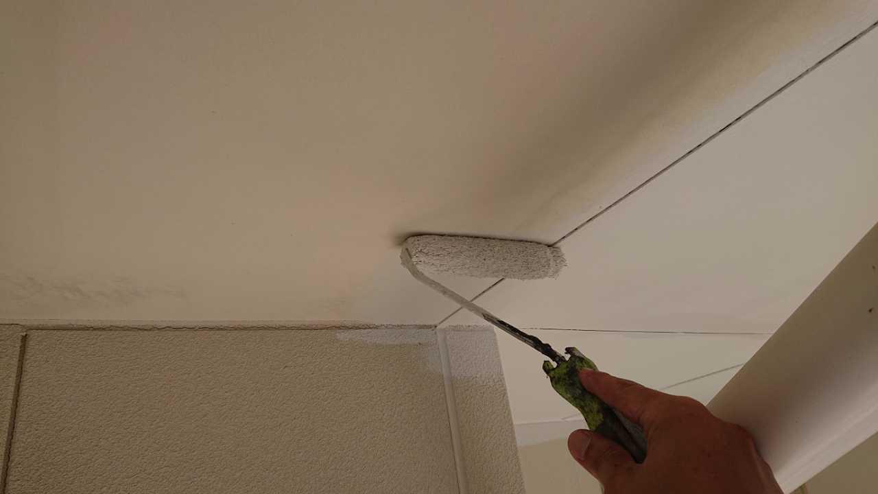 【軒天塗装】下塗り