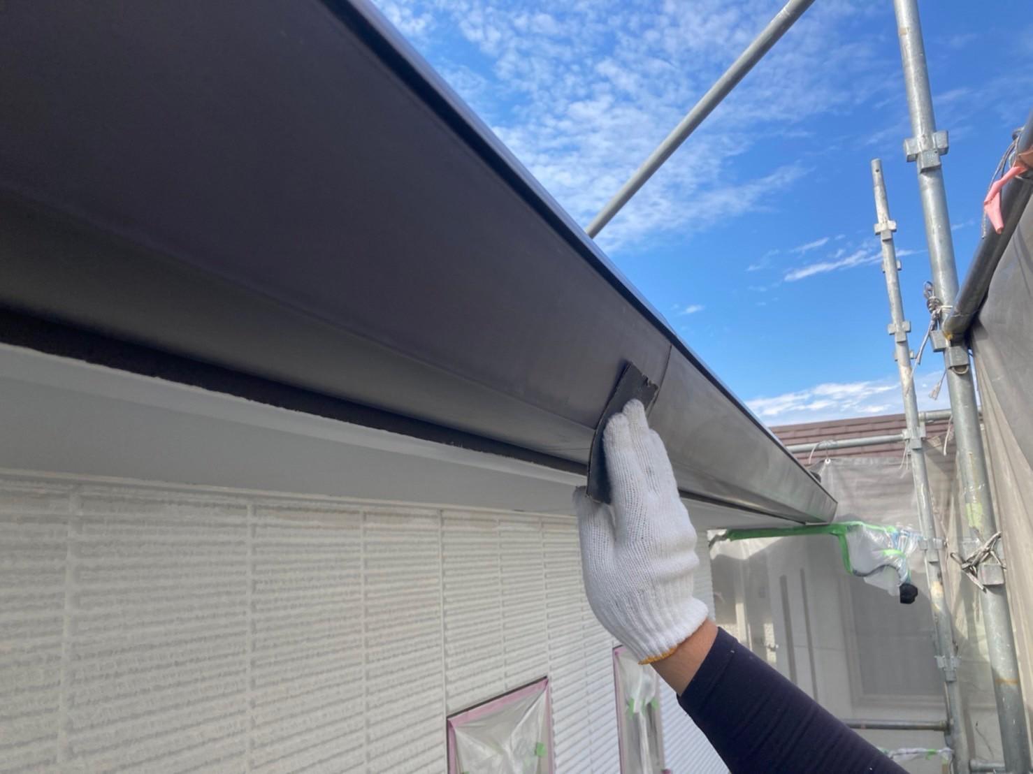 【破風・鼻隠し塗装】ケレン作業