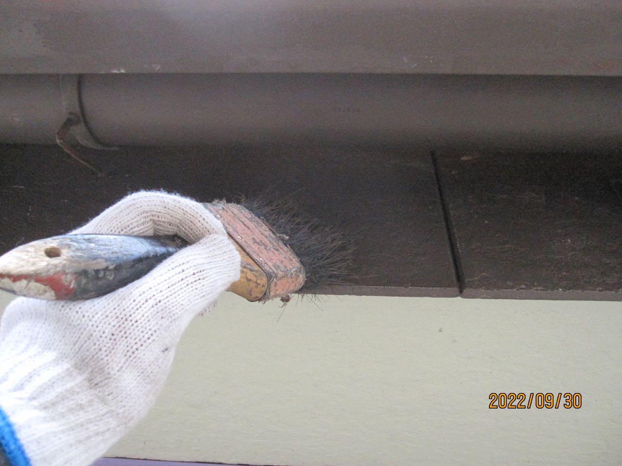 【破風・鼻隠し塗装】ケレン作業