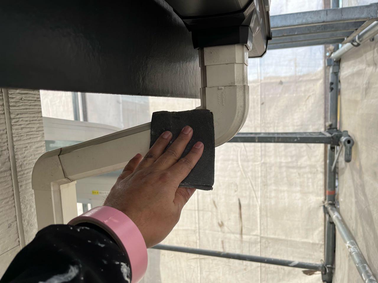 【雨樋塗装】ケレン作業