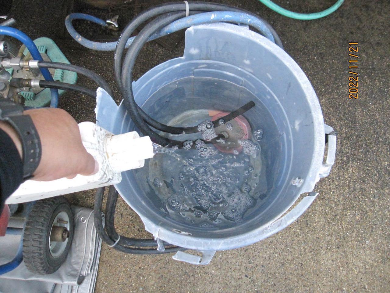 【バイオ洗剤準備】原液混入