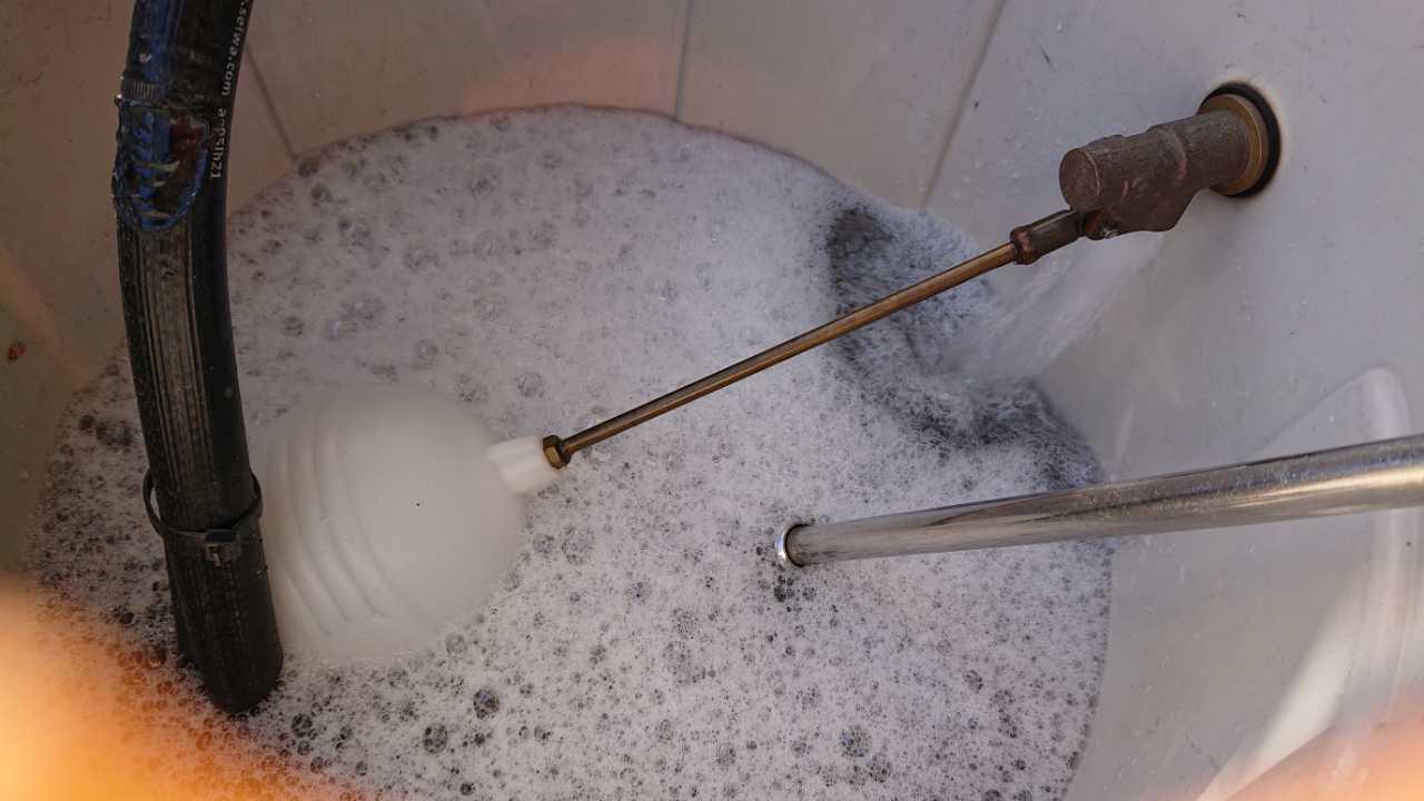 【バイオ洗剤準備】洗浄液攪拌